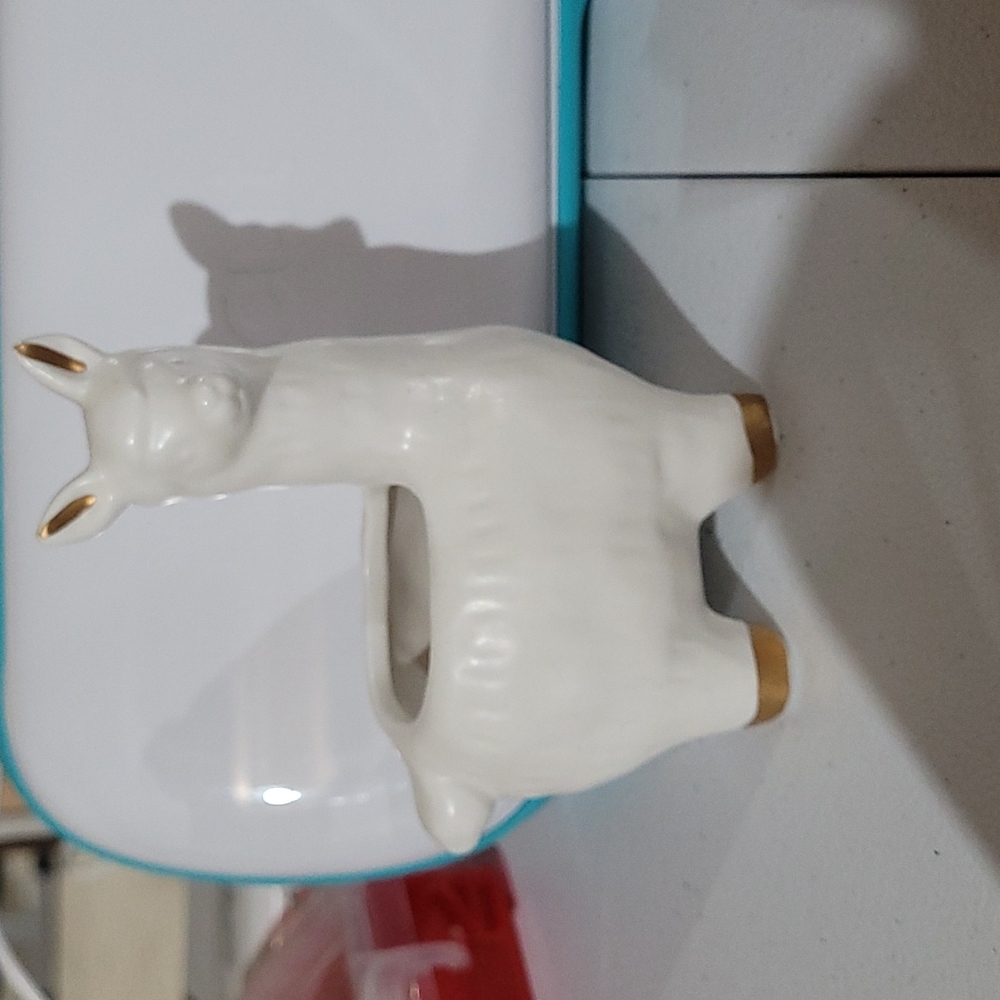 Mini alpaca planter